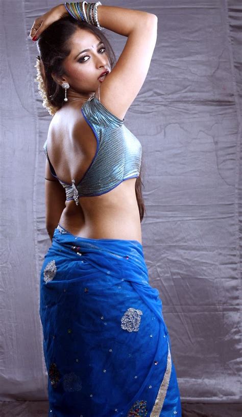 anushka hot in saree images