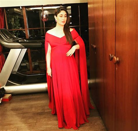 Pregnant Kareena Kapoor Maternity Fashion Pics Showing