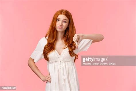 Judgemental Face Photos Et Images De Collection Getty Images