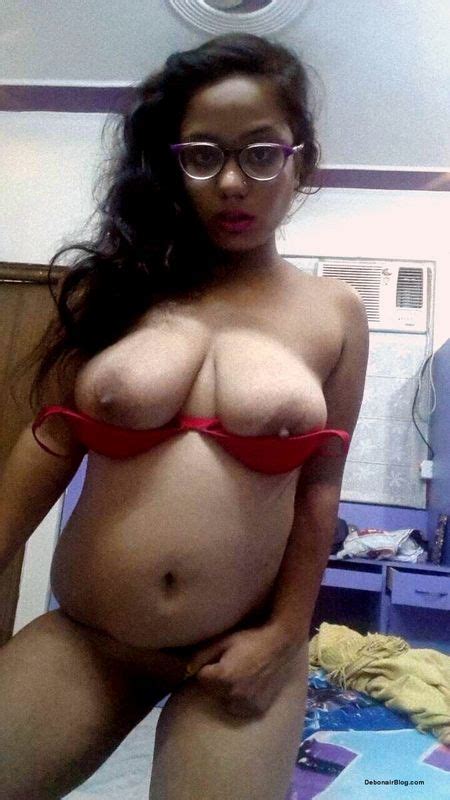 desi girl posing skimpy bra panties flashing boobs pics