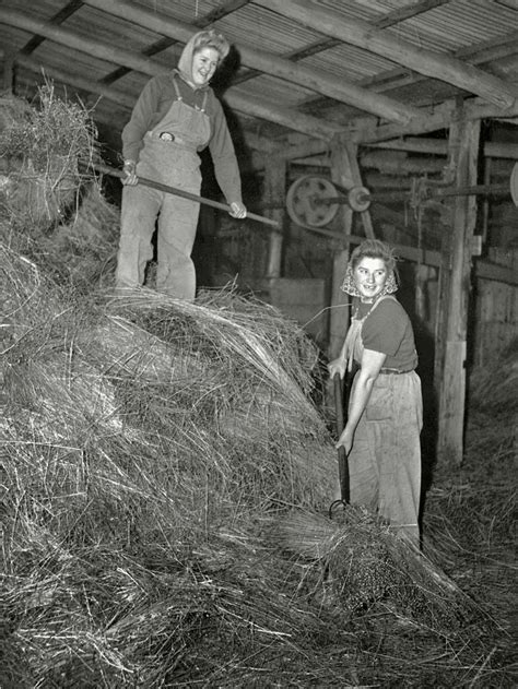 vintage photos of land girls during world war ii ~ vintage