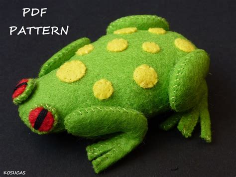sewing pattern    felt frog