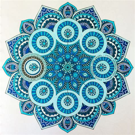 zentangle coloured  cool blues desenhos de mandalas design de