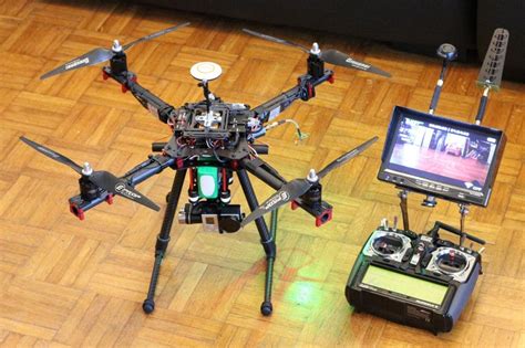 p profesionalni dron za snimanje iz zraka akcija