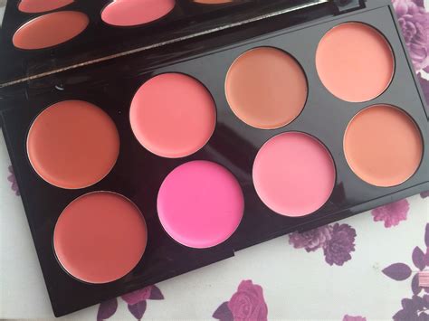 retrolove makeup revolution   cream blush palette