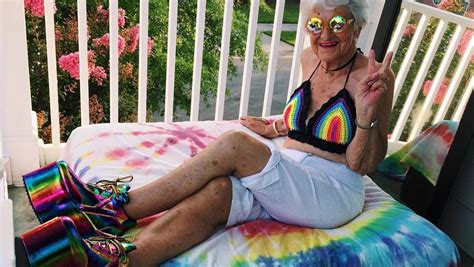 la historia que esconde la abuela más extravagante de instagram