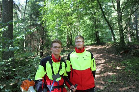 ausbildungsbeginn im forstamt oerrel zwei neue angehende forstwirte