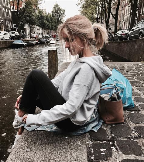 ema louise on instagram “canal picknick 🍾💋🚤 𝘼𝙣𝙯𝙚𝙞𝙜𝙚” fotografie