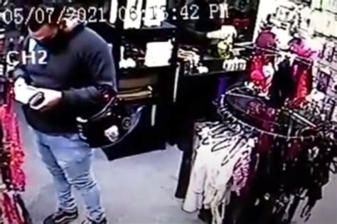 el ladrón picarón entró a robar a un sex shop y ni te imaginás lo que