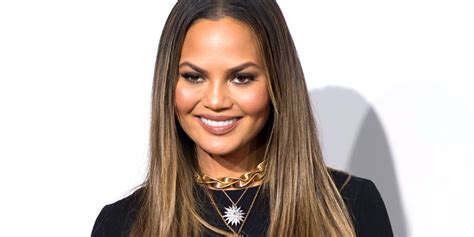 chrissy teigen apologizes for showing her vagina at the amas