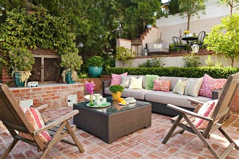 tips  buying patio furniture  suits  outdoor space