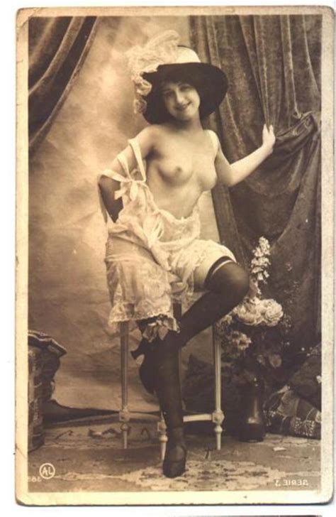 Vintage Erotic Nude Photo Vintage Erotic Nude Photo