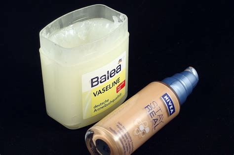 vaseline als make up grundlage sowie für haare and augenbraue