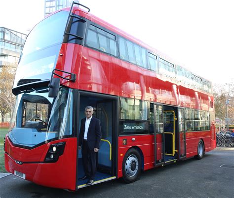 mayor  london   single decker buses  center  town    emissions cleantechnica