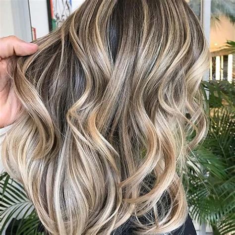 21 chic blonde balayage looks for fall and winter page 2