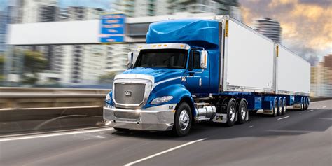 navistar  revenues    net loss stands   million fleet