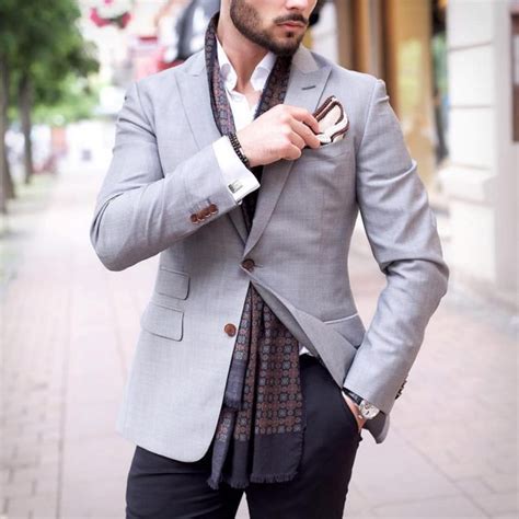 ways  accessorize  suit   handkerchief elegance class