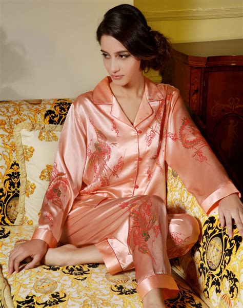 Pure 19mm Silk Luxury Ladies W Exqusite Phenix Embroidery Pajamas Set