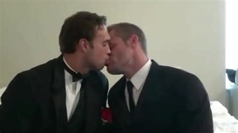 Straight Guy Kissing A Gay Guy On His Marriage Day And Gaylavidaandcom