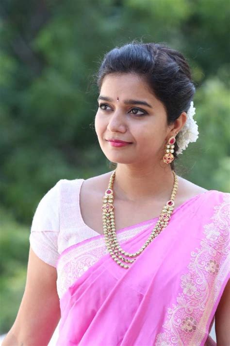 Actress Swathi Reddy In Traditional Pink Saree Photos Lovely Telugu