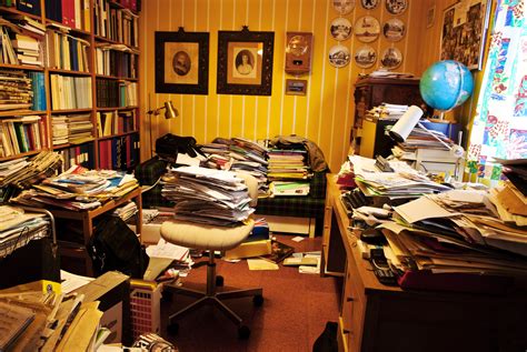 messy work spaces spur creativity while tidy environments linked with healthy choices