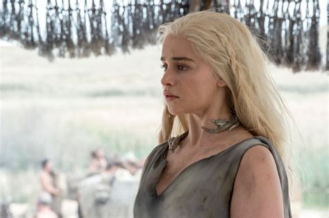 Game Of Thrones Season 6 Emilia Clarke Pained By Anti