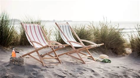 5 deckchairs to lounge about the garden in
