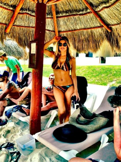 صور المغنية فيرجي على شواطىء المكسيك فديو مسرب لها مع زوجها في غرفة الفندق أخبار نار