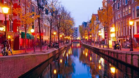 amsterdam s red light district tour sandemans new europe