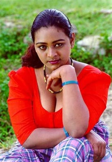 South Indian Cinema Actress Kerala Sexy Lungi Mundu