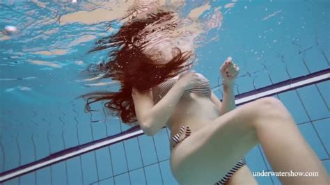 hot naked girls underwater in the pool thumbzilla