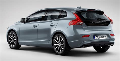 volvo   cross country fl revealed  geneva volvo   momentum studio  rear paul