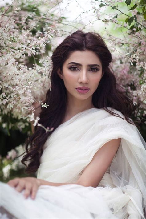 gorgeous pakistani model actress mahira khan kundan gold libas pinterest posts mahira