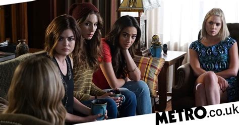Pretty Little Liars Reboot In The Works From Riverdale Showrunner
