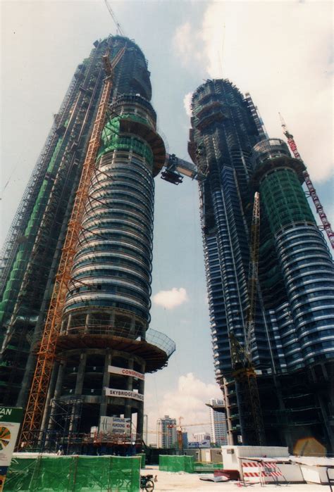 history  construction   petronas twin towers expatgo