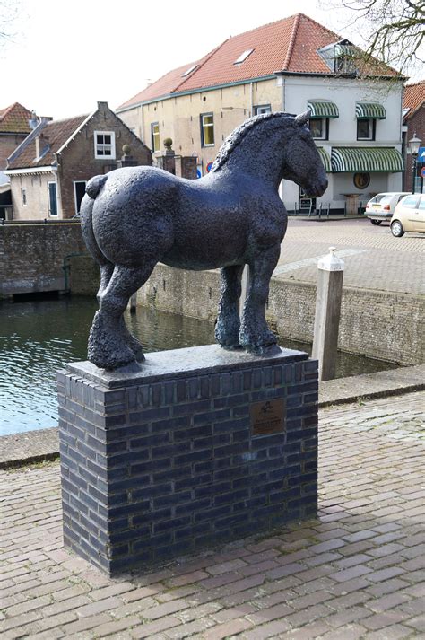 paard heenvliet standbeeld monumenten paarden