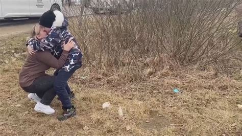 mãe reencontra filhos entregues a desconhecidos durante fuga da ucrânia