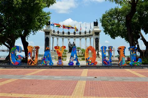 guayaquil vive  nuevo renacer en su bicentenario de independencia