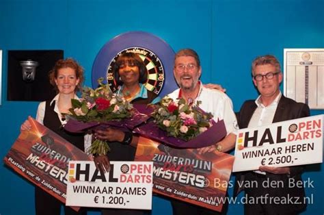 kampioenen hal open darts  actie tijdens zuiderduin masters