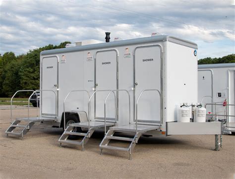 Portable Bathroom With Shower Trailer 3 Stall Toilet Shower