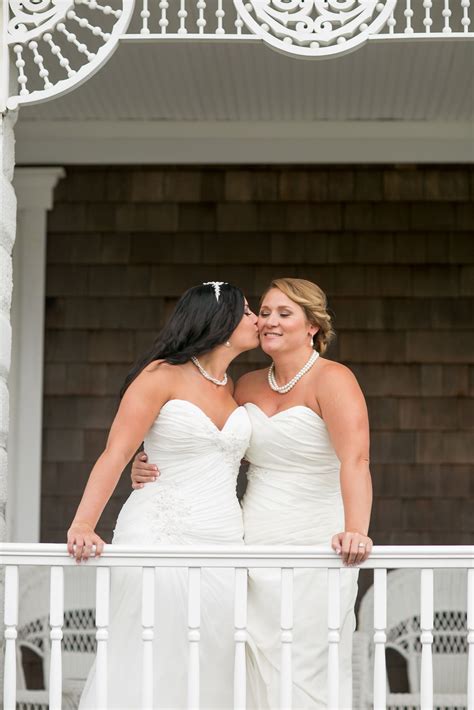 Épinglé Sur Lesbian Wedding Pics