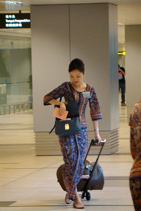 pretty singapore airline stewardess in airport ~ world stewardess crews