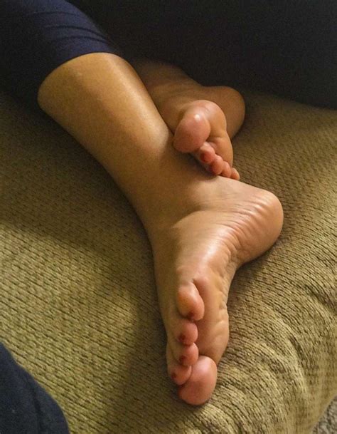 fétichisme des pieds sexy avec du footjob en photos