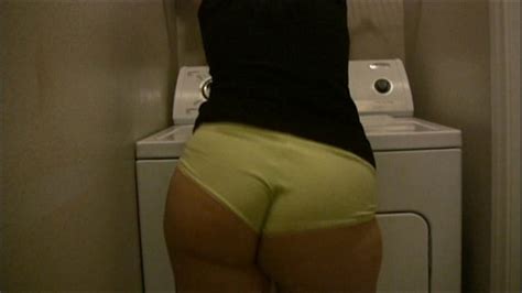 big booty pawg ass shaking white girl twerking booty shorts tights xvideos