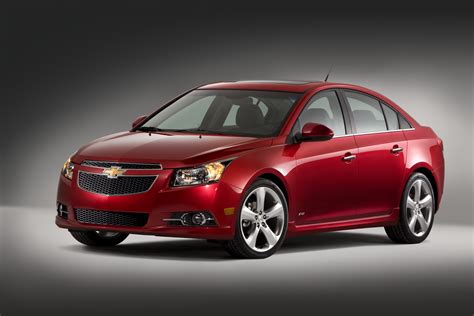 chevy cruze  dictate direction  compact car segment