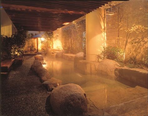 夜も雰囲気の良い女性露天風呂 東京ドーム天然温泉 spa laqua japan travel tips spa tokyo dome