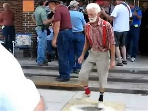 this grandpa is a ‘shuffling and dancing machine [video]