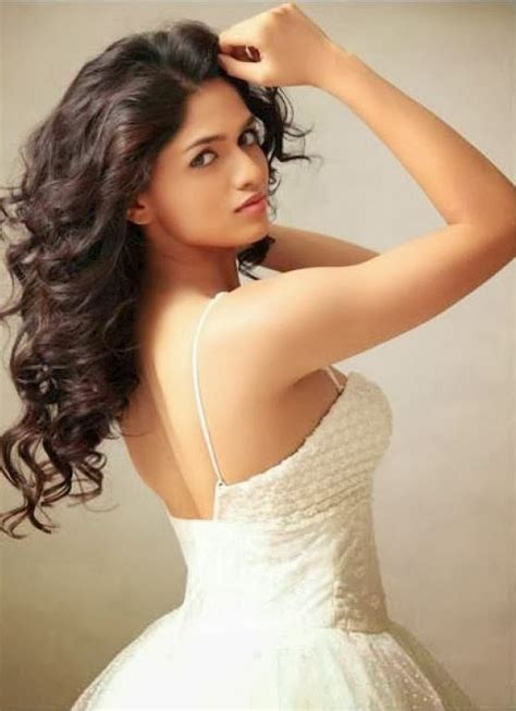 Tamil Actress Sunaina Hot Sexy Photos Pics Images