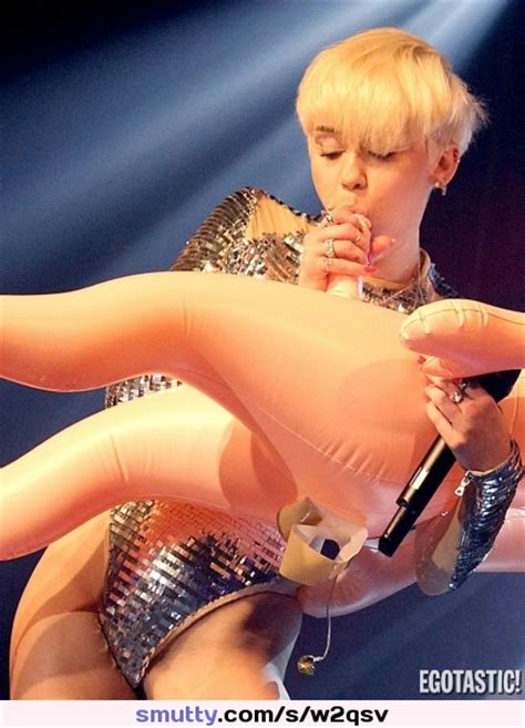 Mileycyrus Blowjob Concert Egotastic Hot Sucking Celebrity Real