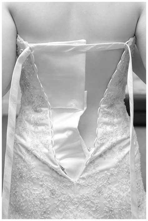 lacing a wedding dress joanne withers photography